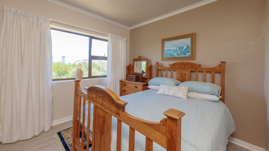 4 Bedroom Property for Sale in Struisbaai Western Cape